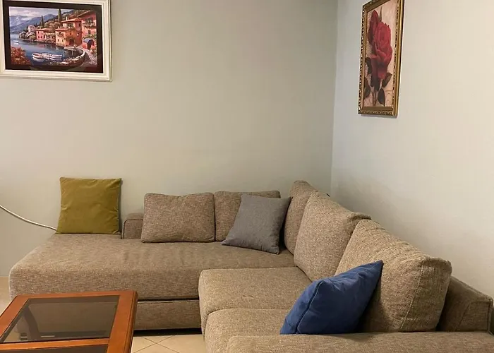 & Spacious Διαμέρισμα Τίρανα